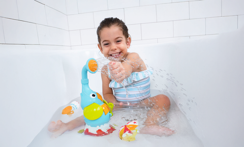 Juguetes de baño: estimulación segura y cómo evitar el moho